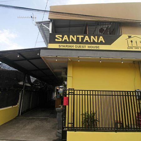 Super Oyo Capital O 2258 Santana Syariah Guest House Kartosuro Ngoại thất bức ảnh