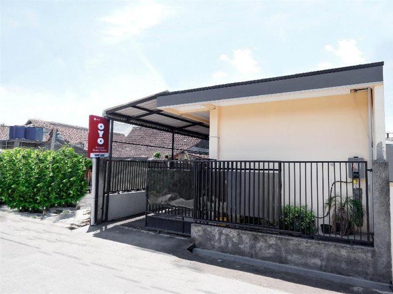 Super Oyo Capital O 2258 Santana Syariah Guest House Kartosuro Ngoại thất bức ảnh