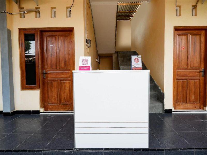 Super Oyo Capital O 2258 Santana Syariah Guest House Kartosuro Ngoại thất bức ảnh