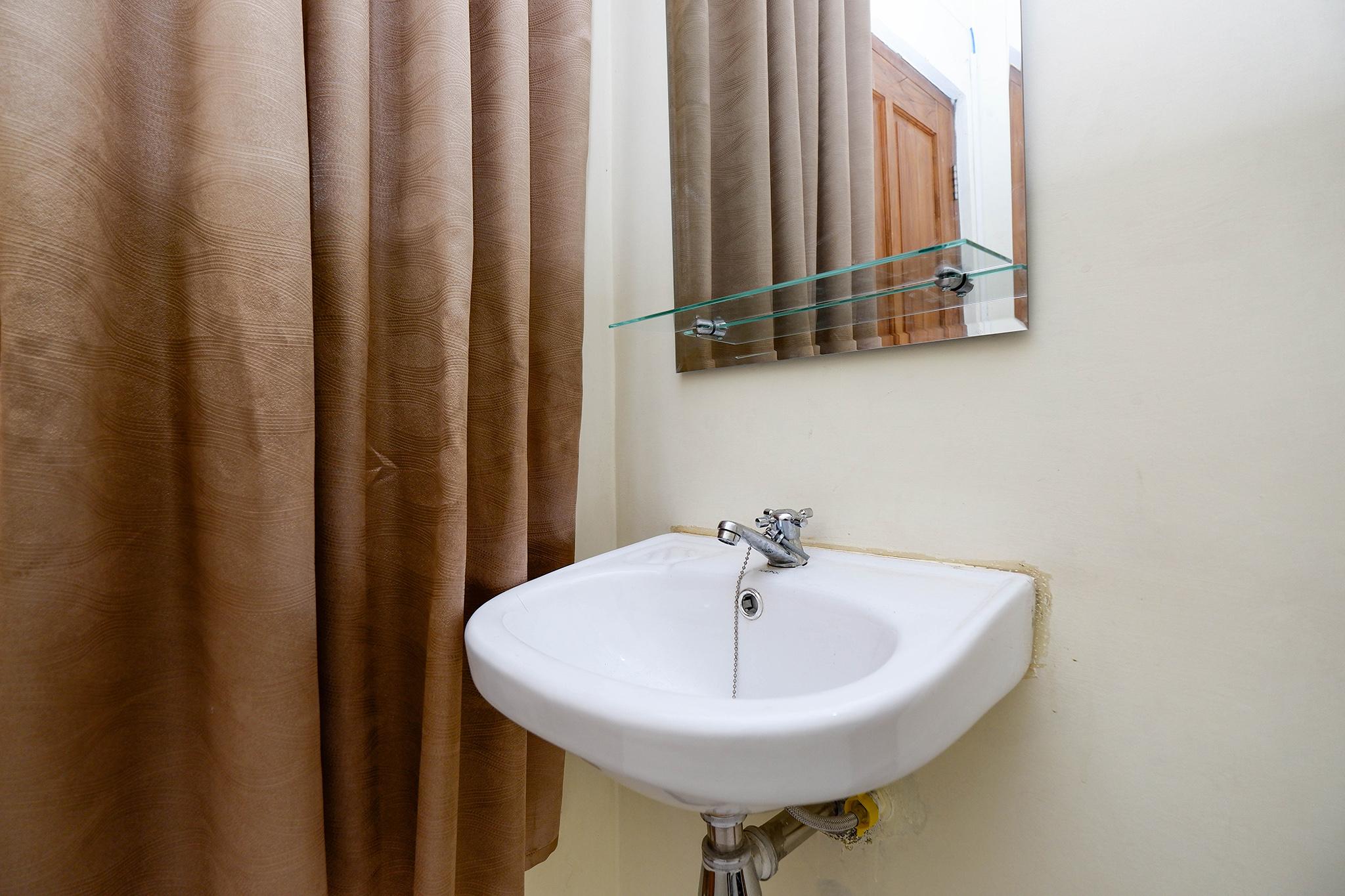 Super Oyo Capital O 2258 Santana Syariah Guest House Kartosuro Ngoại thất bức ảnh