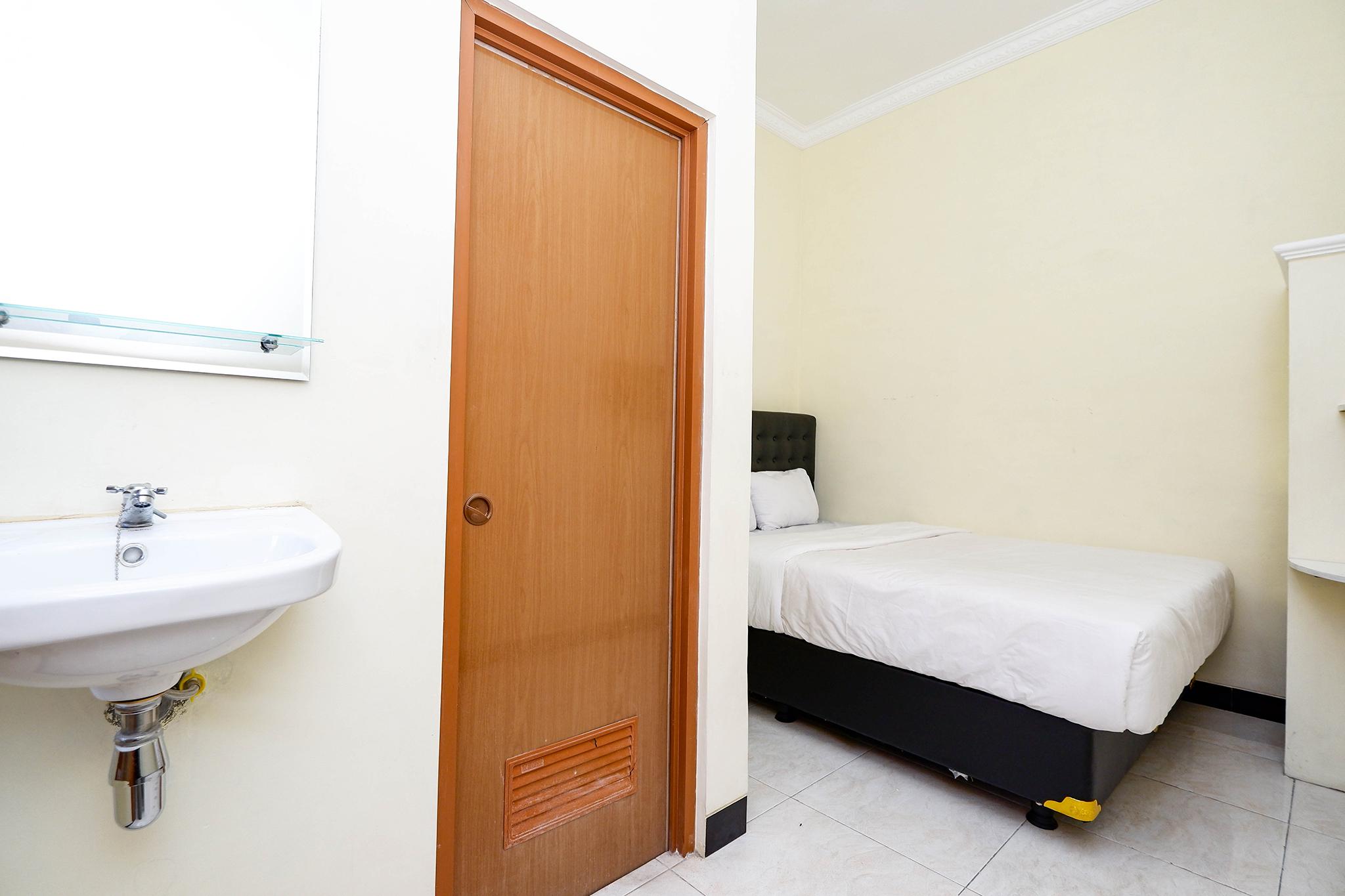 Super Oyo Capital O 2258 Santana Syariah Guest House Kartosuro Ngoại thất bức ảnh