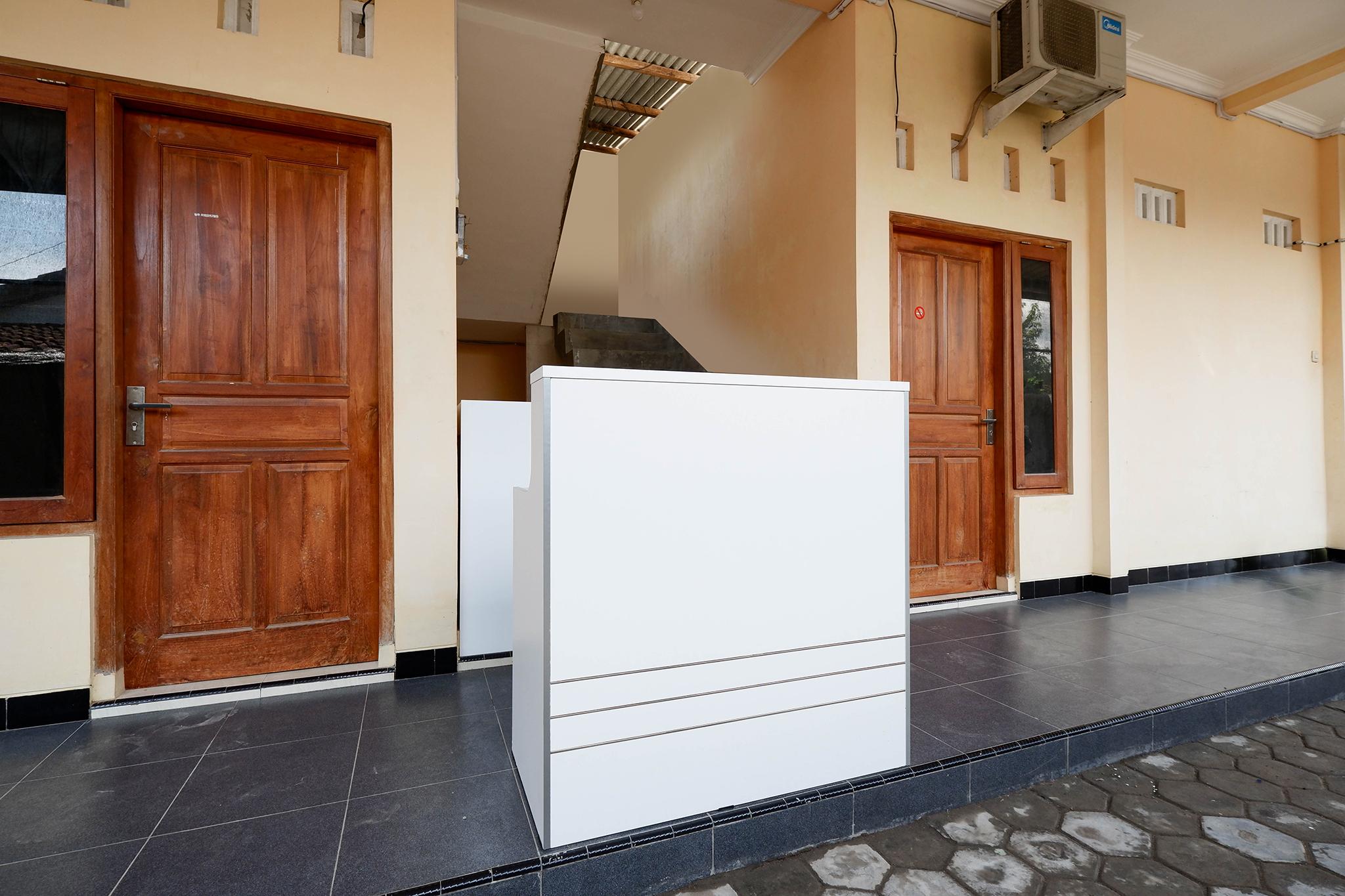 Super Oyo Capital O 2258 Santana Syariah Guest House Kartosuro Ngoại thất bức ảnh