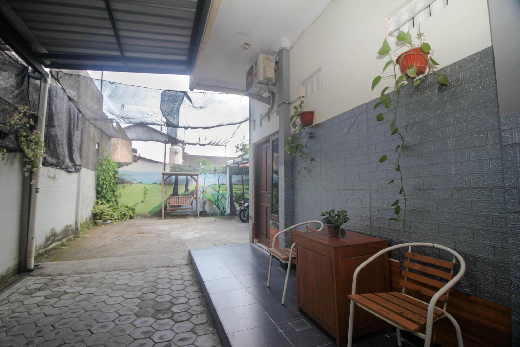 Super Oyo Capital O 2258 Santana Syariah Guest House Kartosuro Ngoại thất bức ảnh