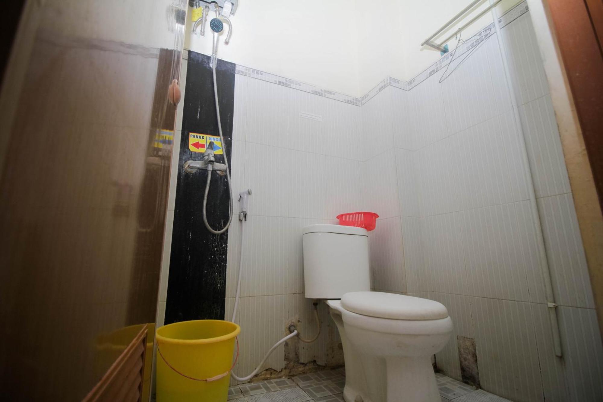 Super Oyo Capital O 2258 Santana Syariah Guest House Kartosuro Ngoại thất bức ảnh